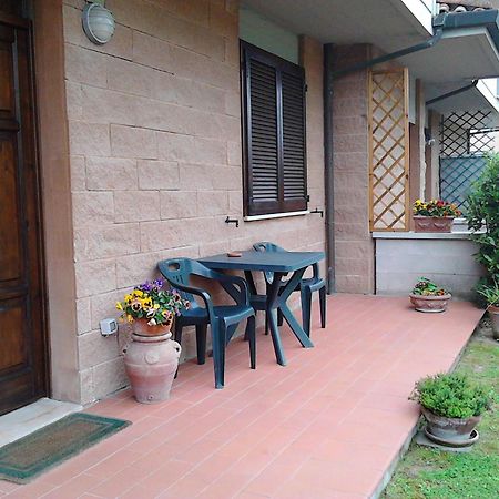 Bed And Breakfast Catherina Ponsacco Exterior foto